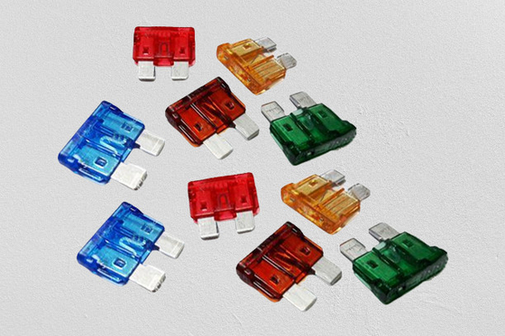 32VDC कम वोल्टेज फ़्यूज़, 40 Amp मिनी ब्लेड फ़्यूज़ ISO8820 मानक: