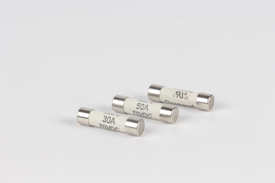 HR70 5G संचार सेमीकंडक्टर फ़्यूज़ 2.5KA 70VDC इंटरप्टिंग